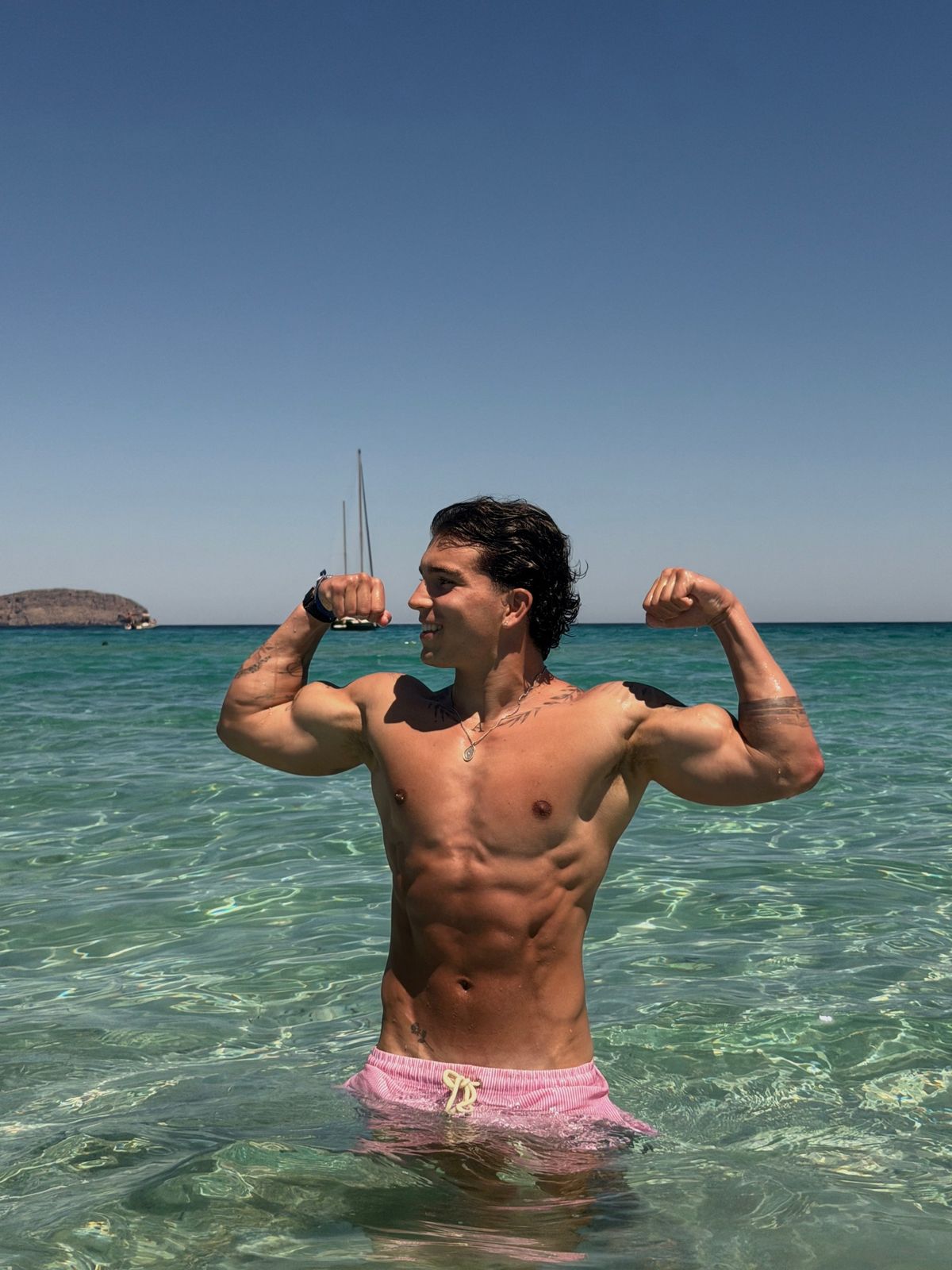 Alex en el mar en verano